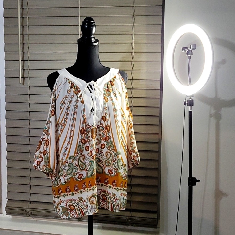 NWOT, Floral/paisley print off the shoulders sleeves, tie blouse.